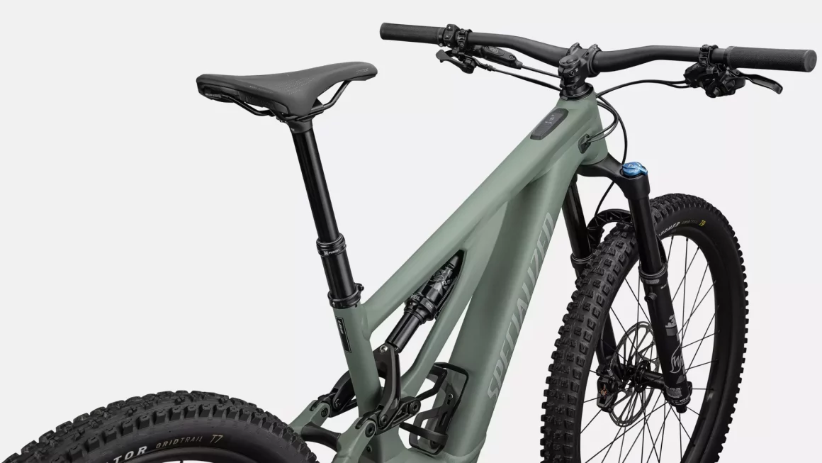 Levo Comp Alloy 24